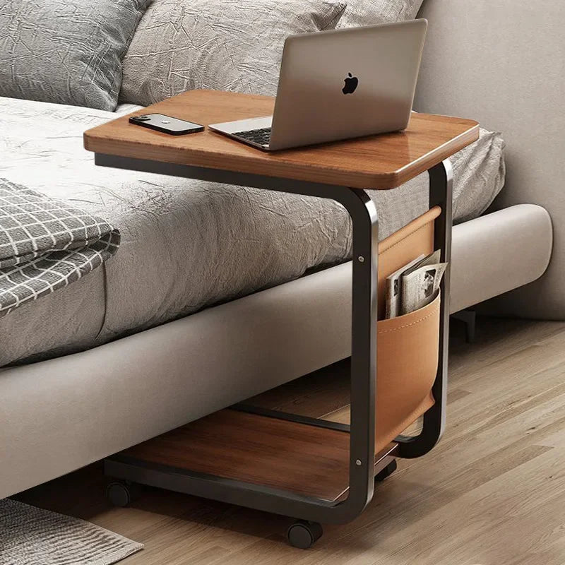 Table d'appoint en forme de C